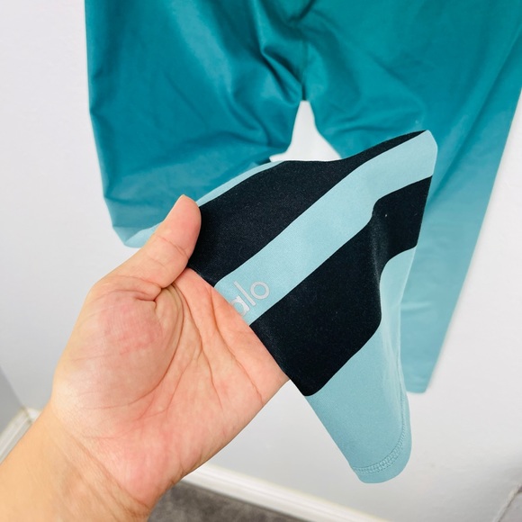 Alo Yoga High Waisted Airbrush Capris in Teal Aqua Green Blue With Black Stripes - Picture 6 of 6